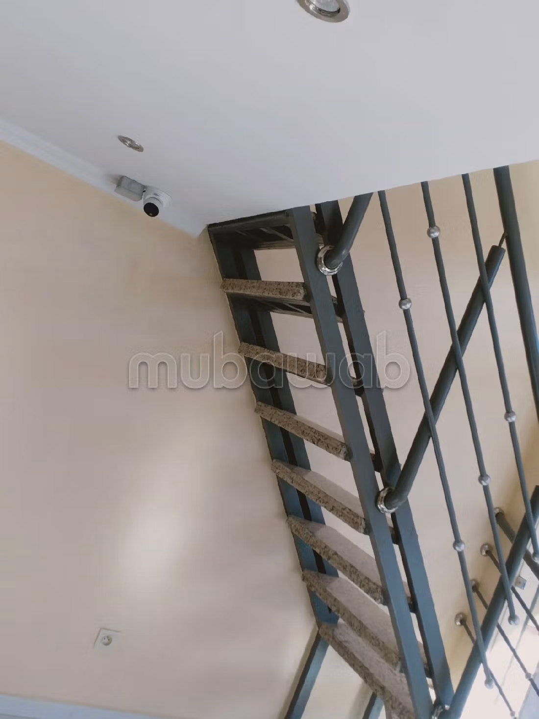 House to buy. 2 large living areas. Beautiful terrace and garden