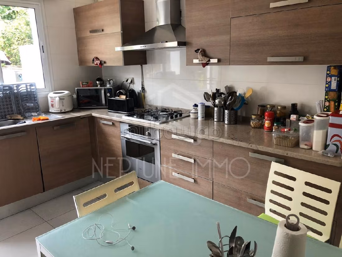 High quality villa rental in La Marsa. Total area 1 m². Double glazing and reinforced door. 