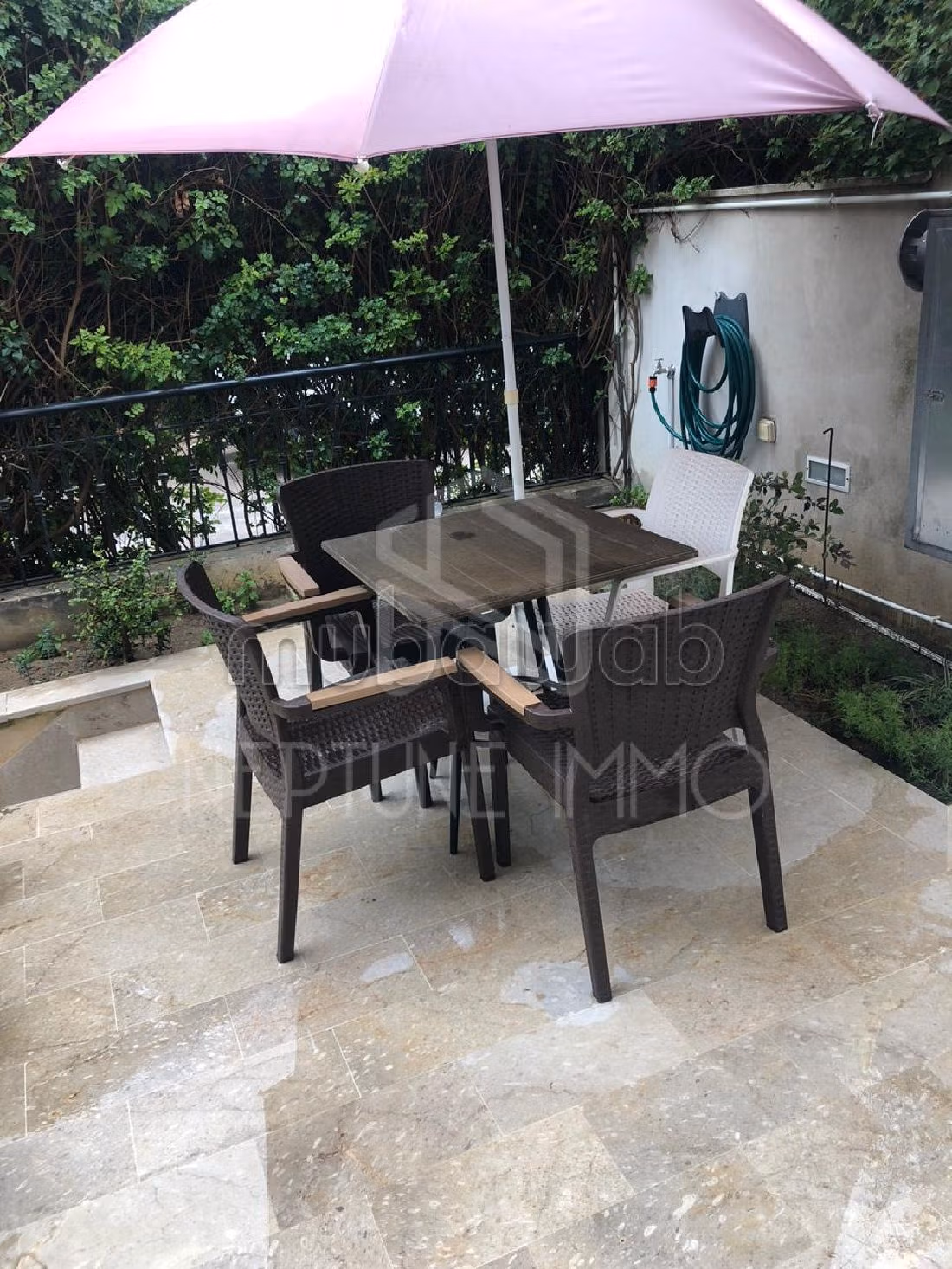 High quality villa rental in La Marsa. Total area 1 m². Double glazing and reinforced door. 