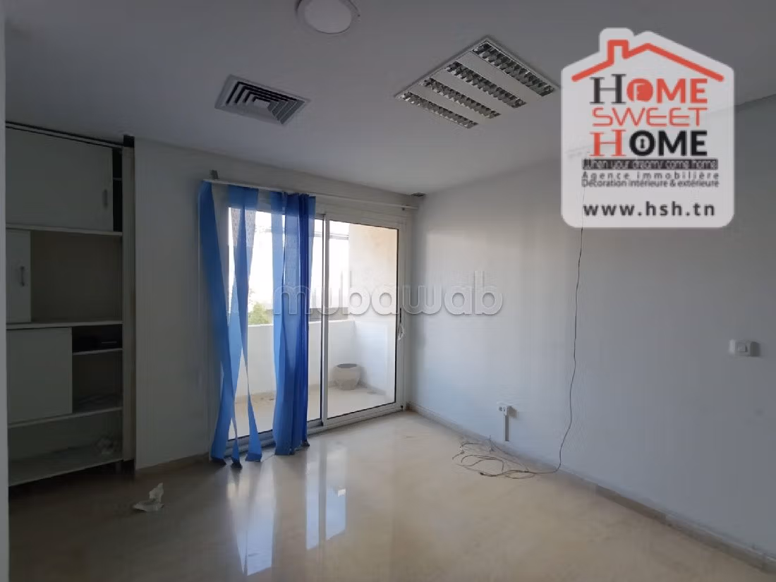 Ufficio in affitto a Les Berges Du Lac 2. Superficie 110 m²