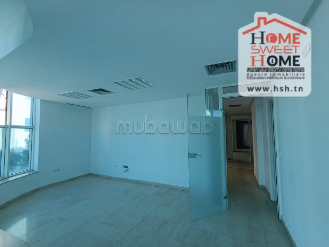 Ufficio in affitto a Les Berges Du Lac 2. Superficie 110 m²