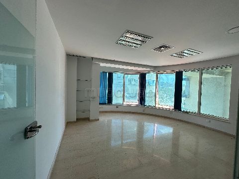 Bureau à vendre au berges du lac 2