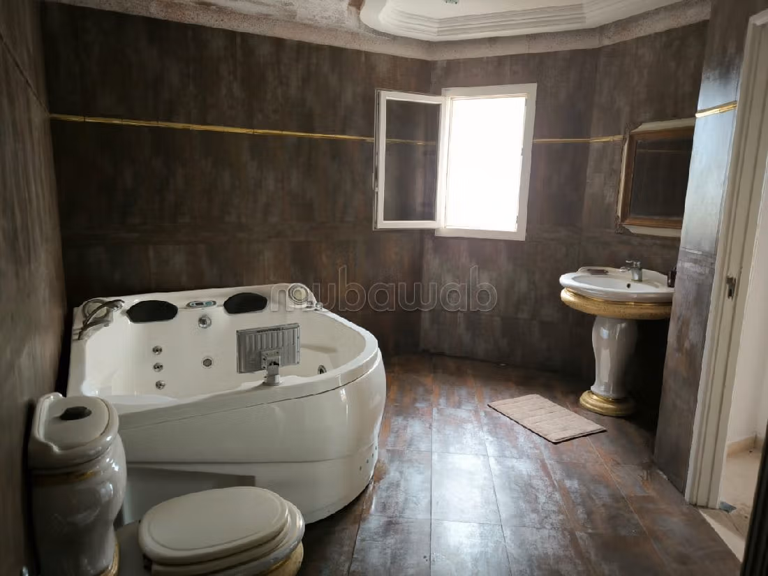 Fabulous house for sale in Hammam Chatt. Area 420 m². Swimming pool and air conditioning. 