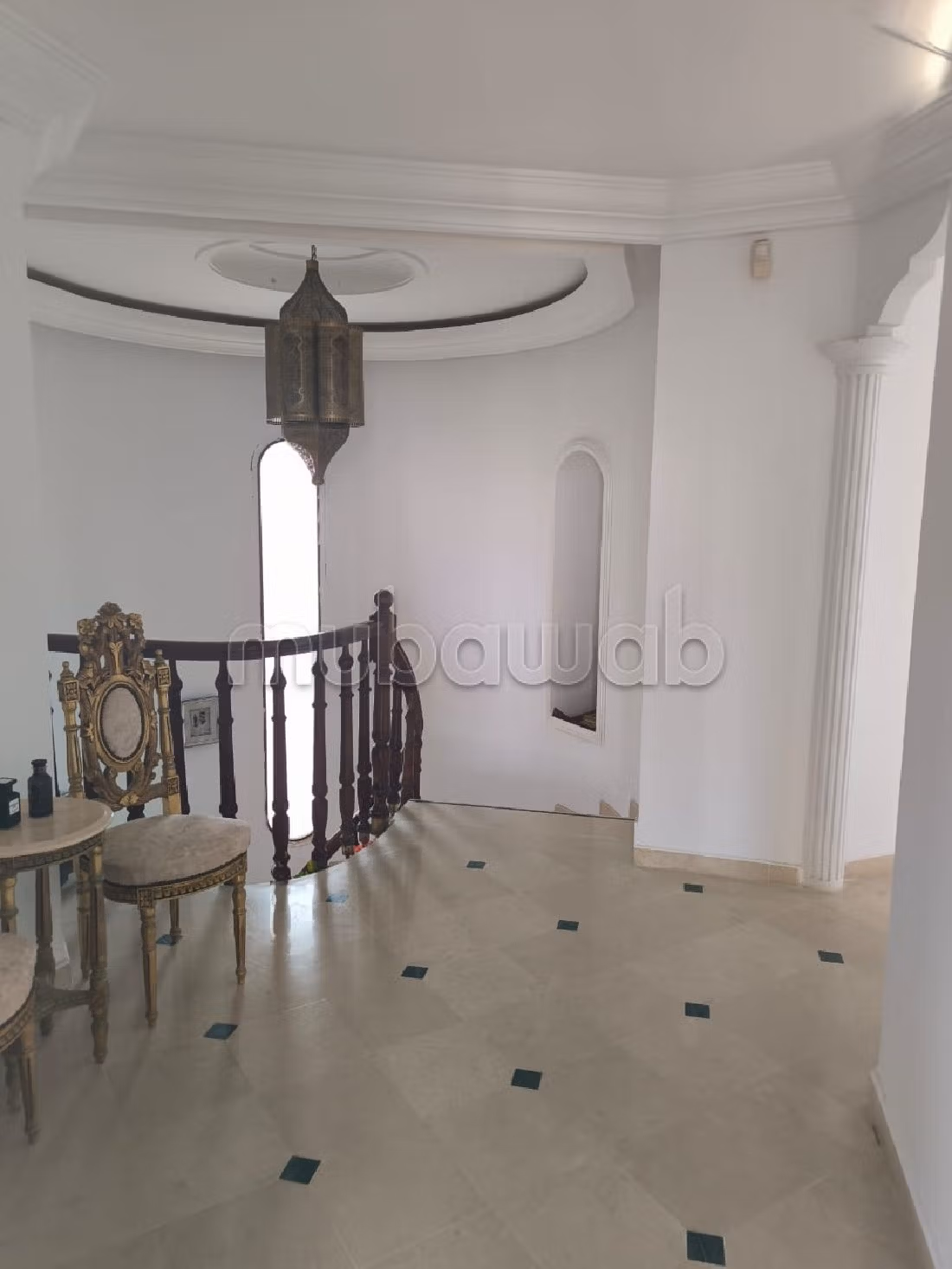 Fabulous house for sale in Hammam Chatt. Area 420 m². Swimming pool and air conditioning. 