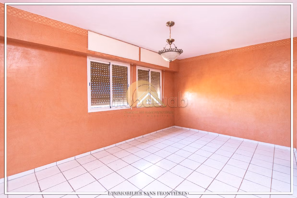 بيع شقة ب الداوديات. 3 غرف. صالة تقليدية ونظام طبق الأقمار الصناعية