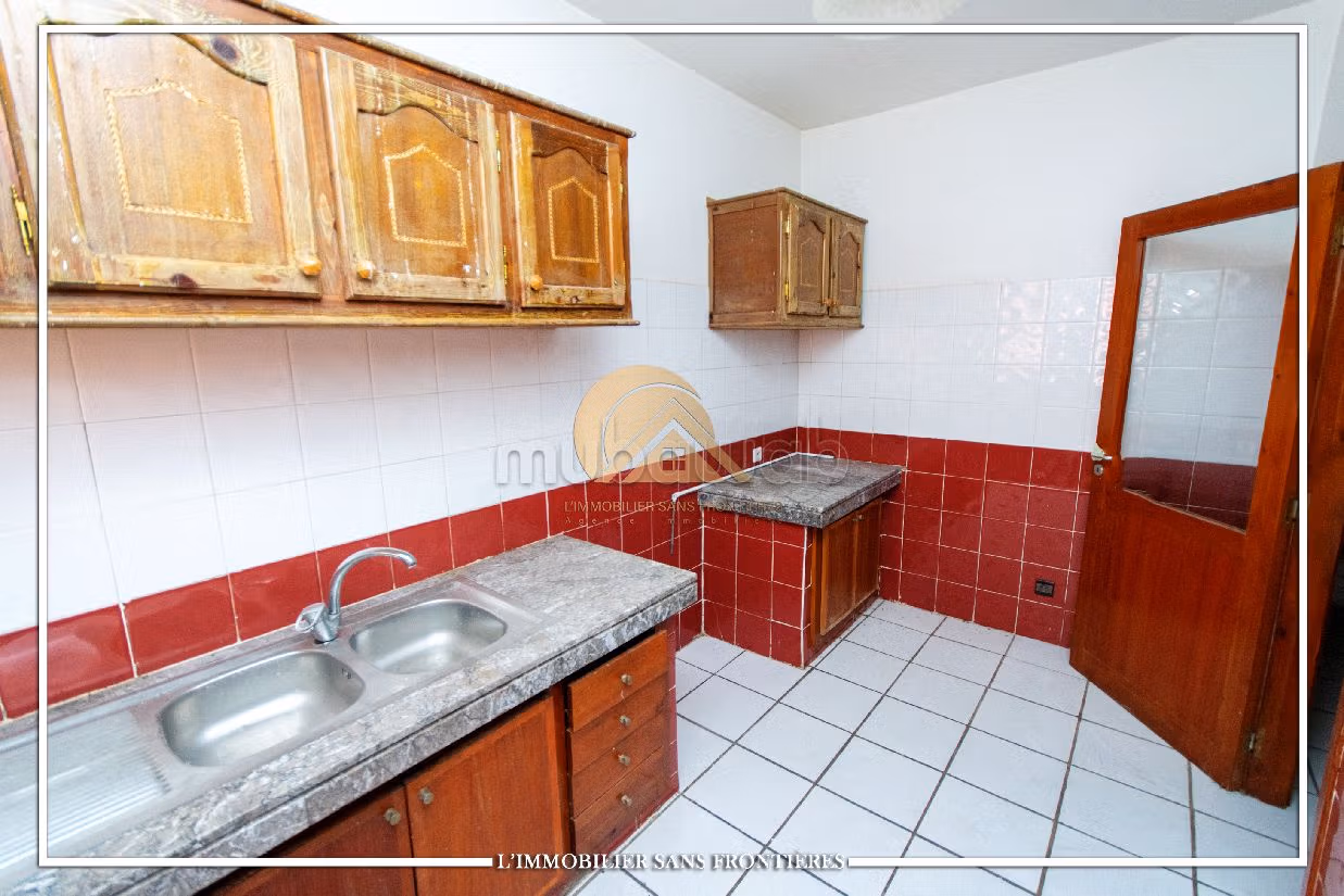 بيع شقة ب الداوديات. 3 غرف. صالة تقليدية ونظام طبق الأقمار الصناعية