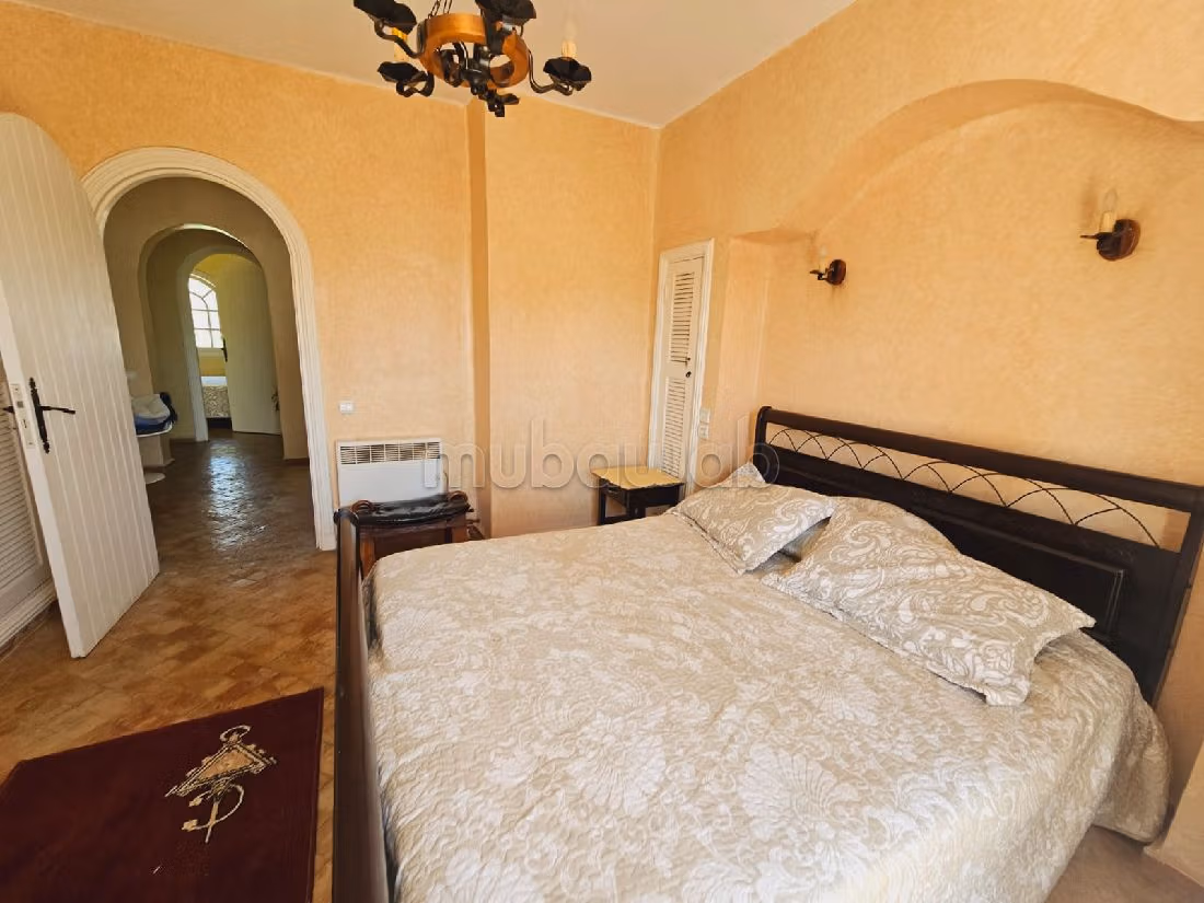 Casa de alto standing en venta en Plage Oued Cherrat. Dimensión 286 m². Chimenea, piscina. 