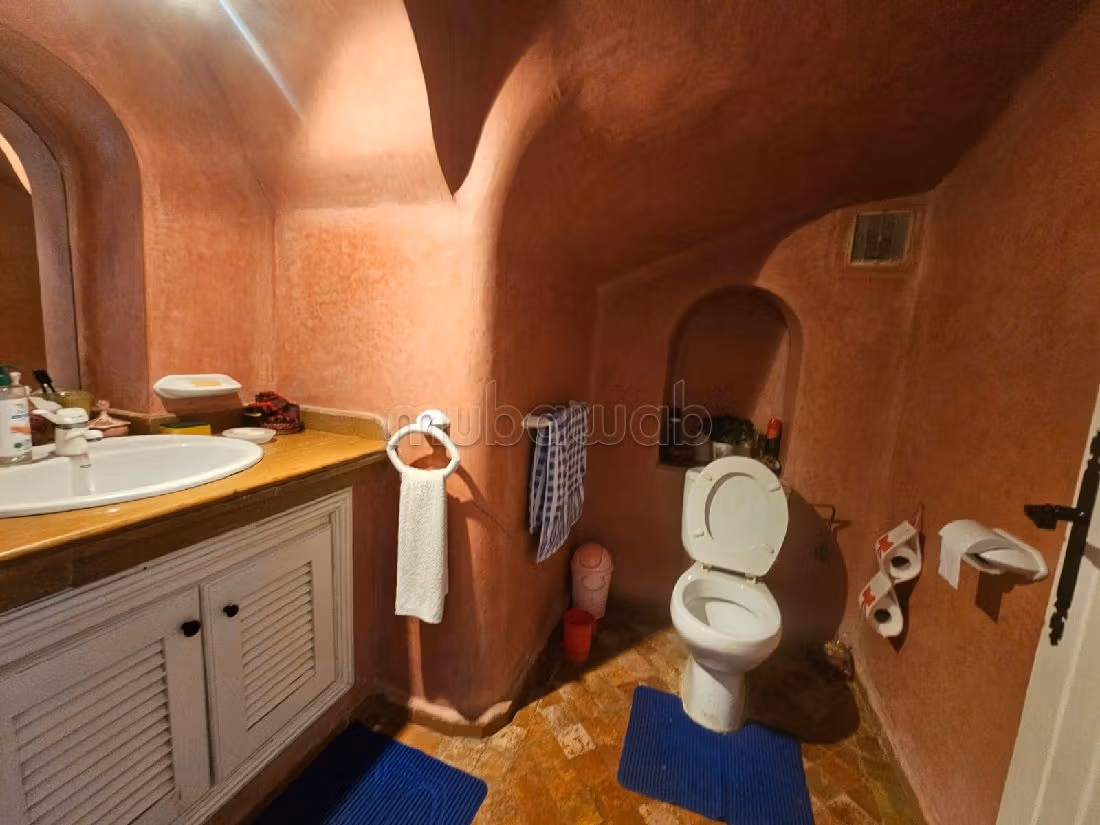 Casa de alto standing en venta en Plage Oued Cherrat. Dimensión 286 m². Chimenea, piscina. 