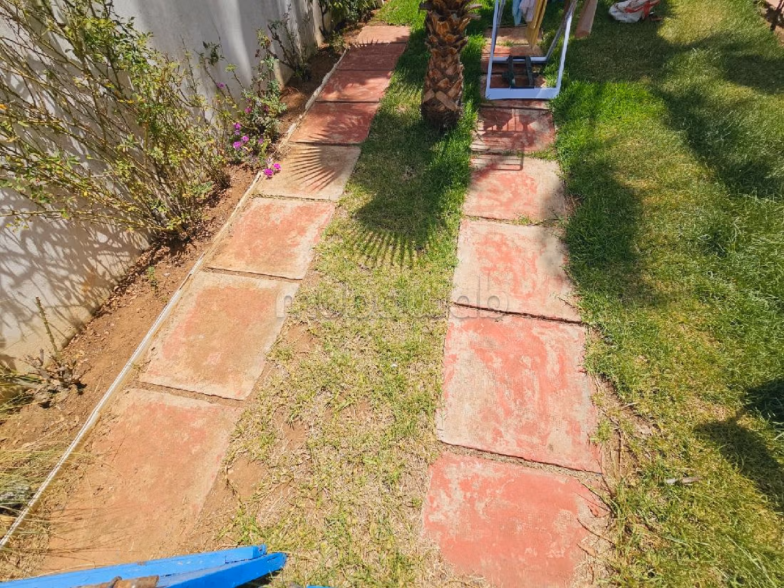 Casa de alto standing en venta en Plage Oued Cherrat. Dimensión 286 m². Chimenea, piscina. 