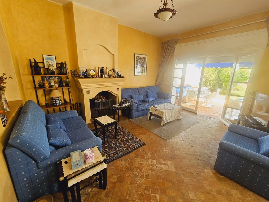 Casa de alto standing en venta en Plage Oued Cherrat. Dimensión 286 m². Chimenea, piscina. 