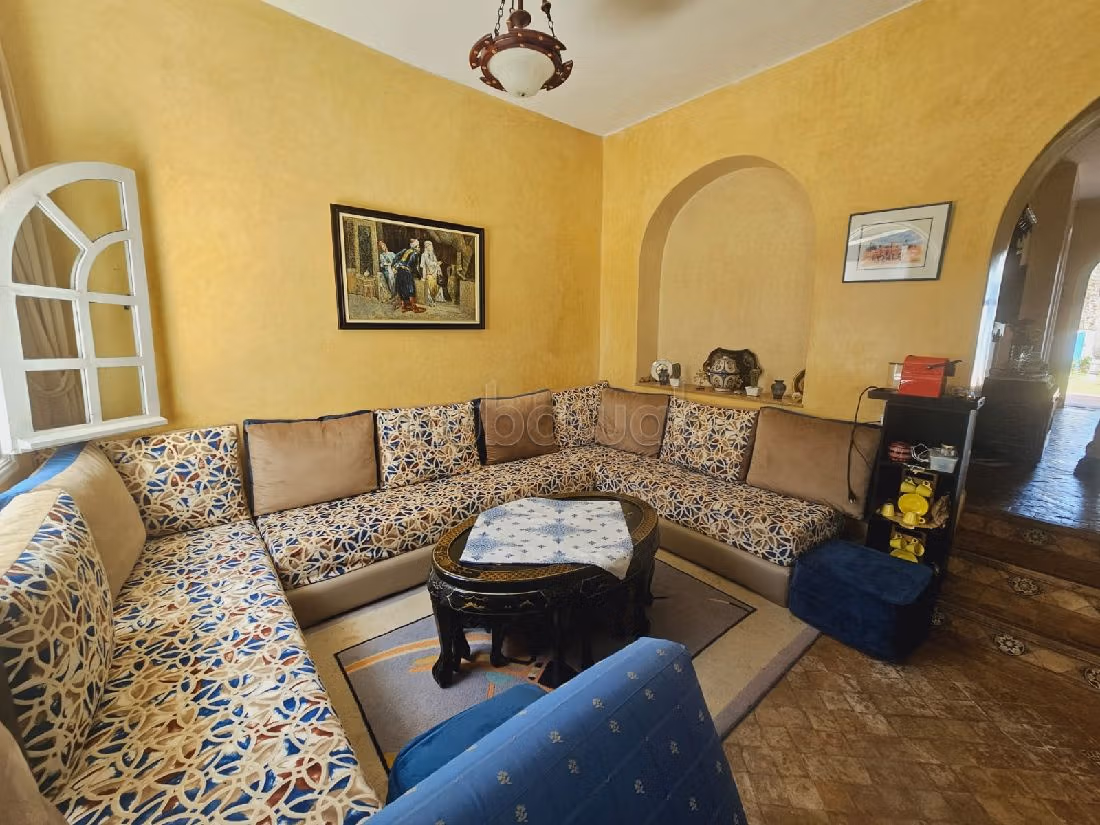 Casa de alto standing en venta en Plage Oued Cherrat. Dimensión 286 m². Chimenea, piscina. 