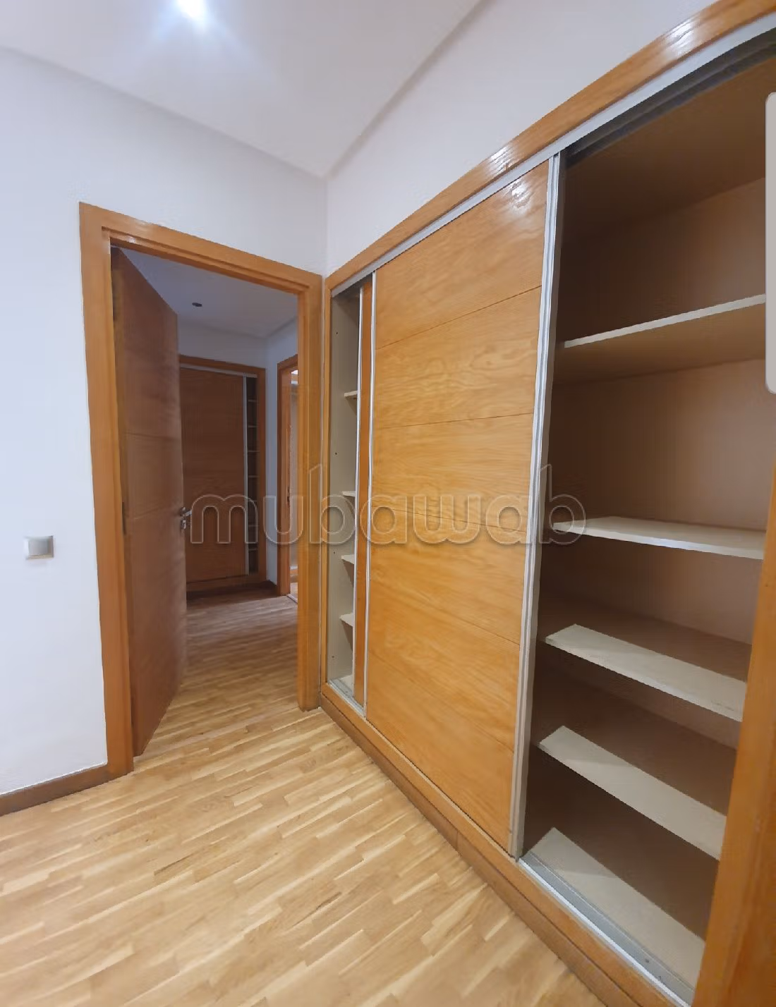 Luxury Villa for rent in Oasis. 11 large living areas. Secured door and central heating. 