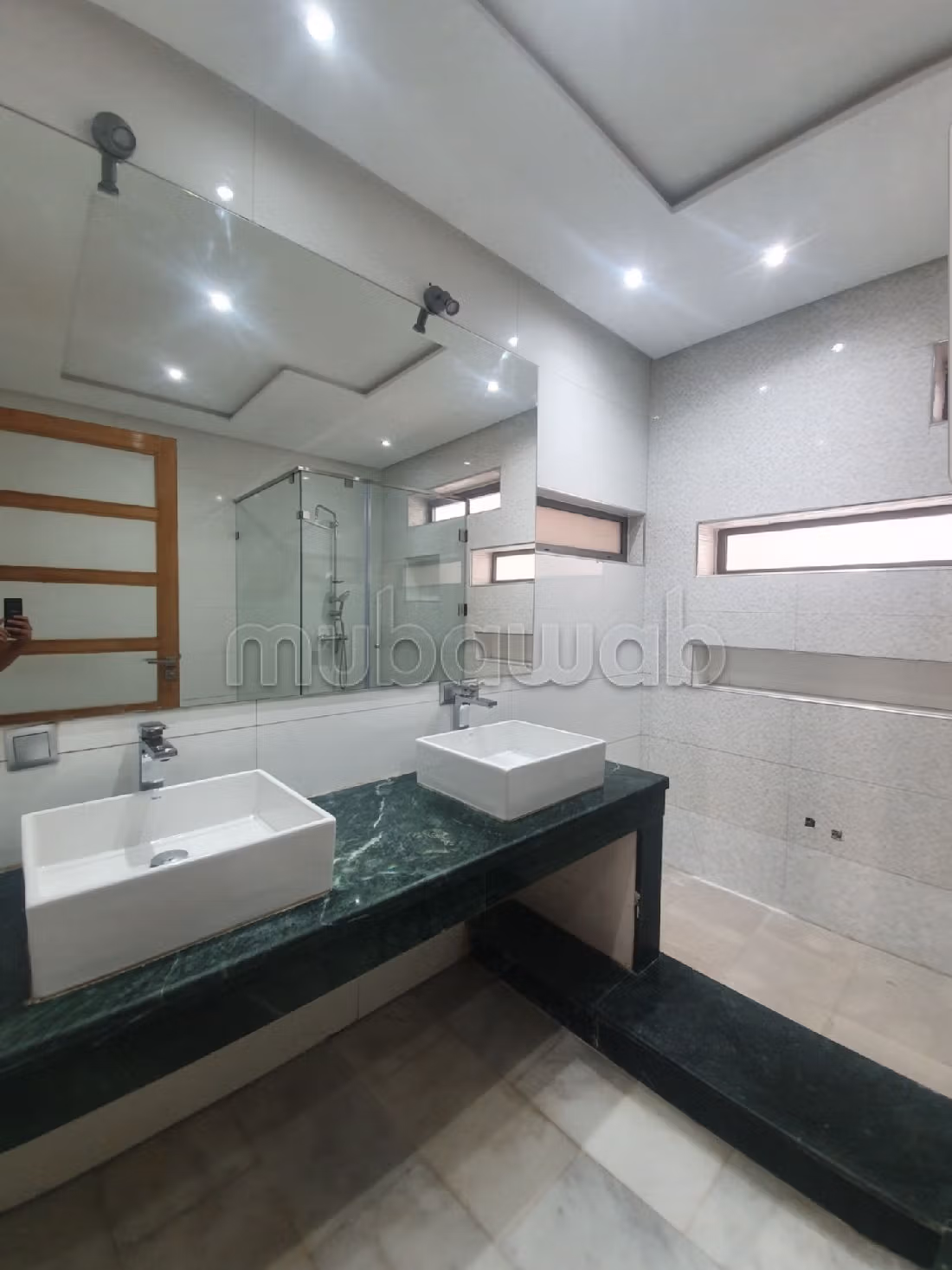 Luxury Villa for rent in Oasis. 11 large living areas. Secured door and central heating. 