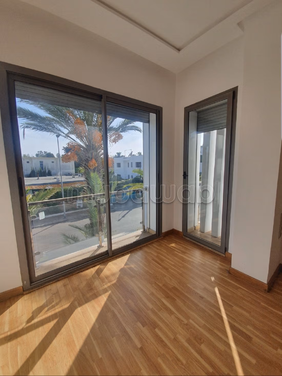 Luxury Villa for rent in Oasis. 11 large living areas. Secured door and central heating. 