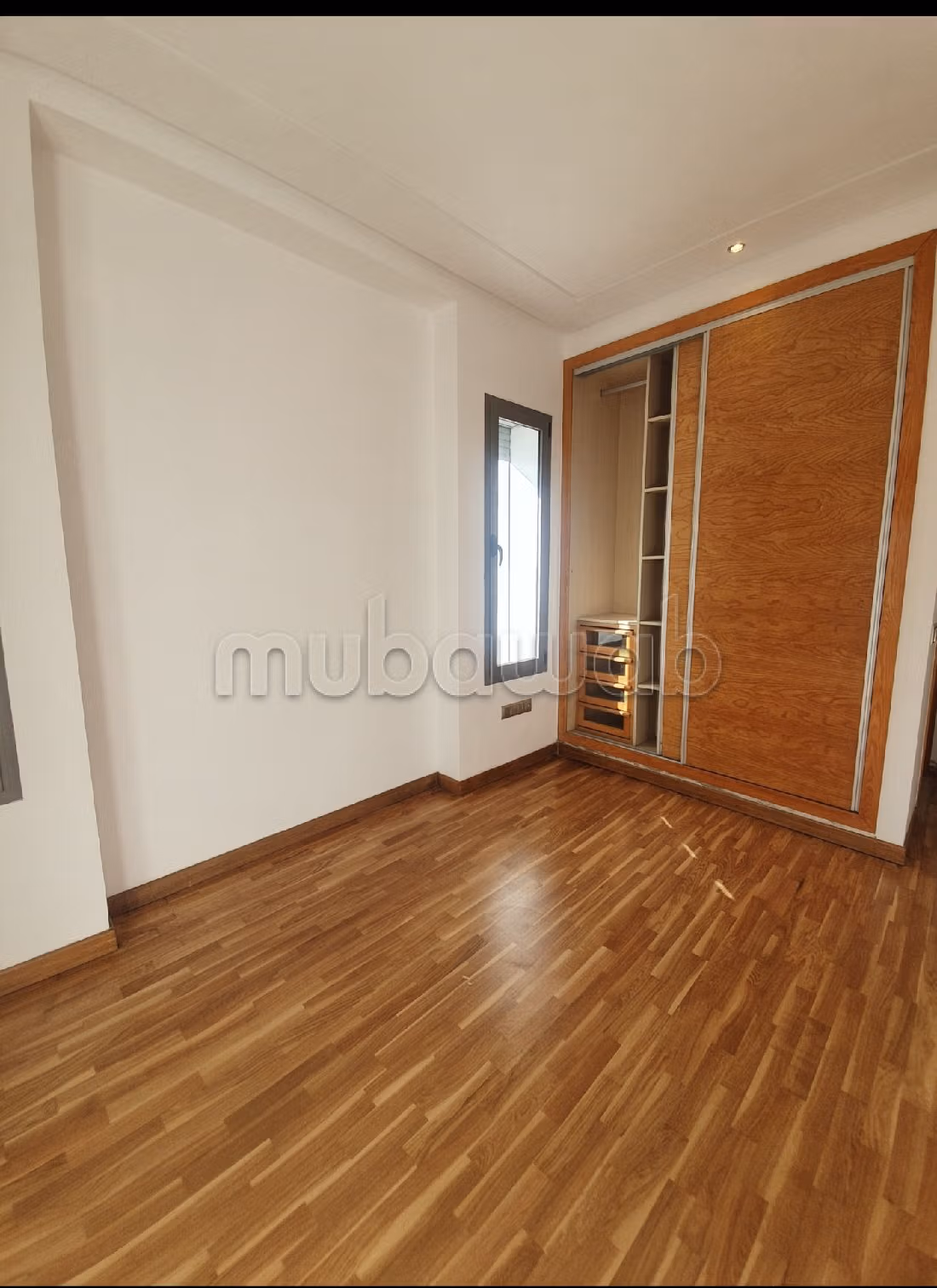 Luxury Villa for rent in Oasis. 11 large living areas. Secured door and central heating. 