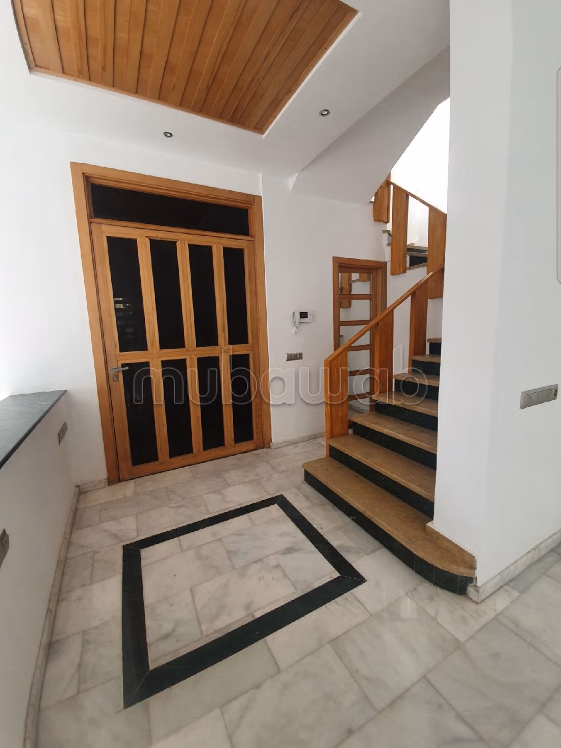 Luxury Villa for rent in Oasis. 11 large living areas. Secured door and central heating. 