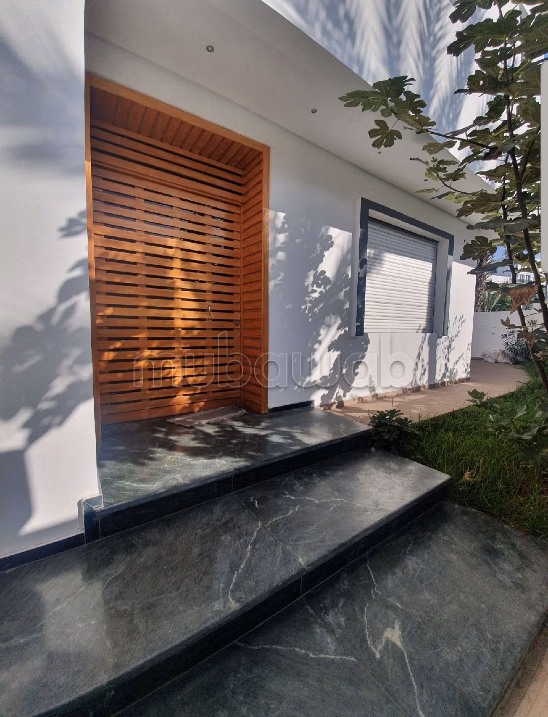 Luxury Villa for rent in Oasis. 11 large living areas. Secured door and central heating. 