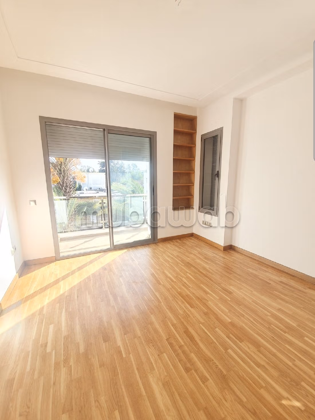 Luxury Villa for rent in Oasis. 11 large living areas. Secured door and central heating. 
