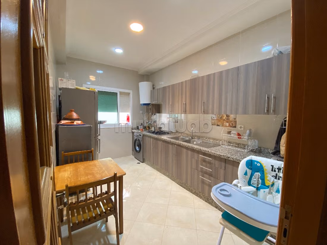 Bonito piso en venta en Zouagha Bas. 6 habitaciones confortables. Cocina bien equipada. 