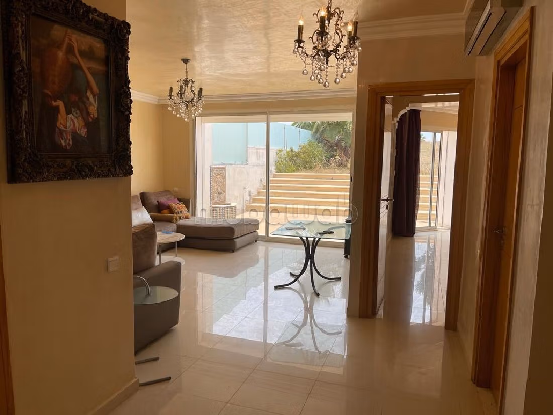Villa di lusso in vendita a Plage Oued Cherrat. 7 locali spaziosi. Salone in stile marocchino e antenna parabolica. 