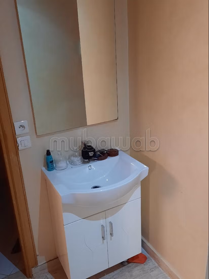 شقة فارغة ب تجزئة معمورة حصين مساحة 83 طابق 2