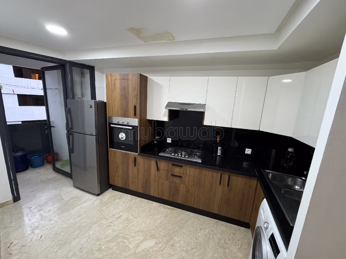 Apartment for rent in Bourgogne Ouest. 2 lovely rooms. Ample storage space