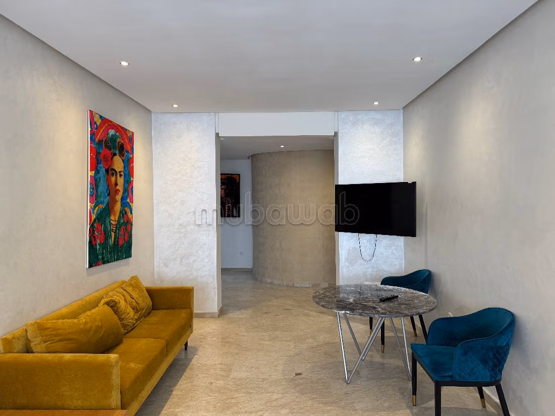Apartment for rent in Bourgogne Ouest. 2 lovely rooms. Ample storage space