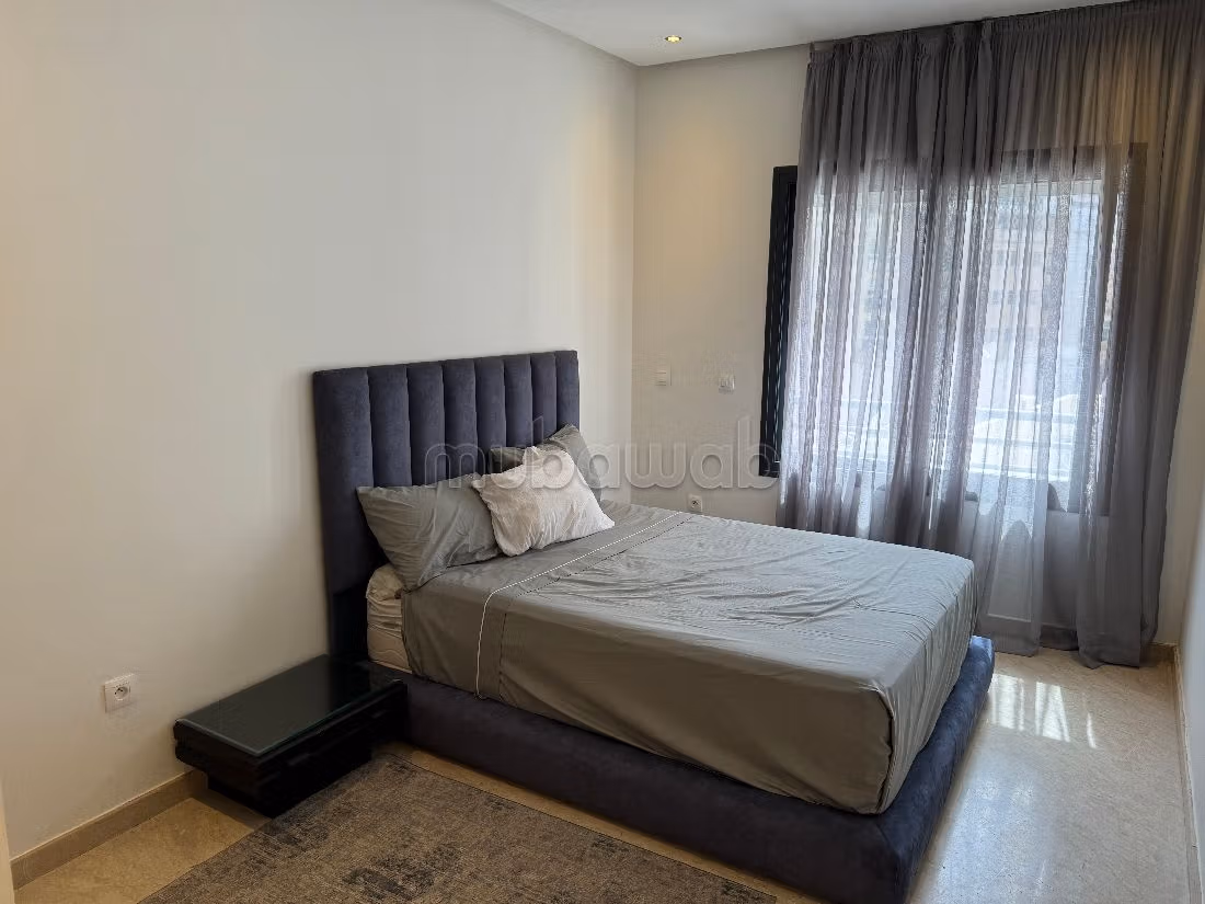 Apartment for rent in Bourgogne Ouest. 2 lovely rooms. Ample storage space