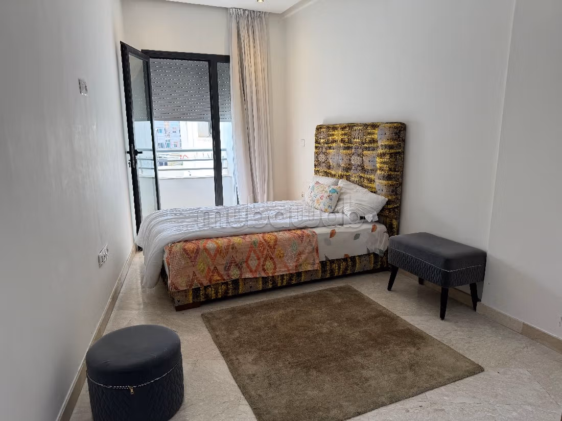 Apartment for rent in Bourgogne Ouest. 2 lovely rooms. Ample storage space