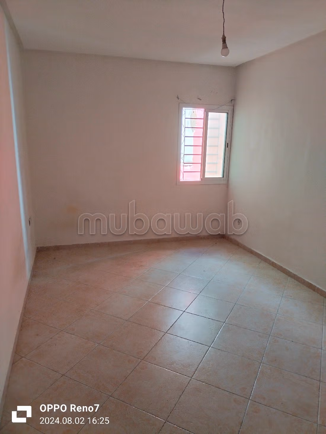 Appartement en vente à Bir Rami Est. Surface de 73 m². Résidence avec concierge