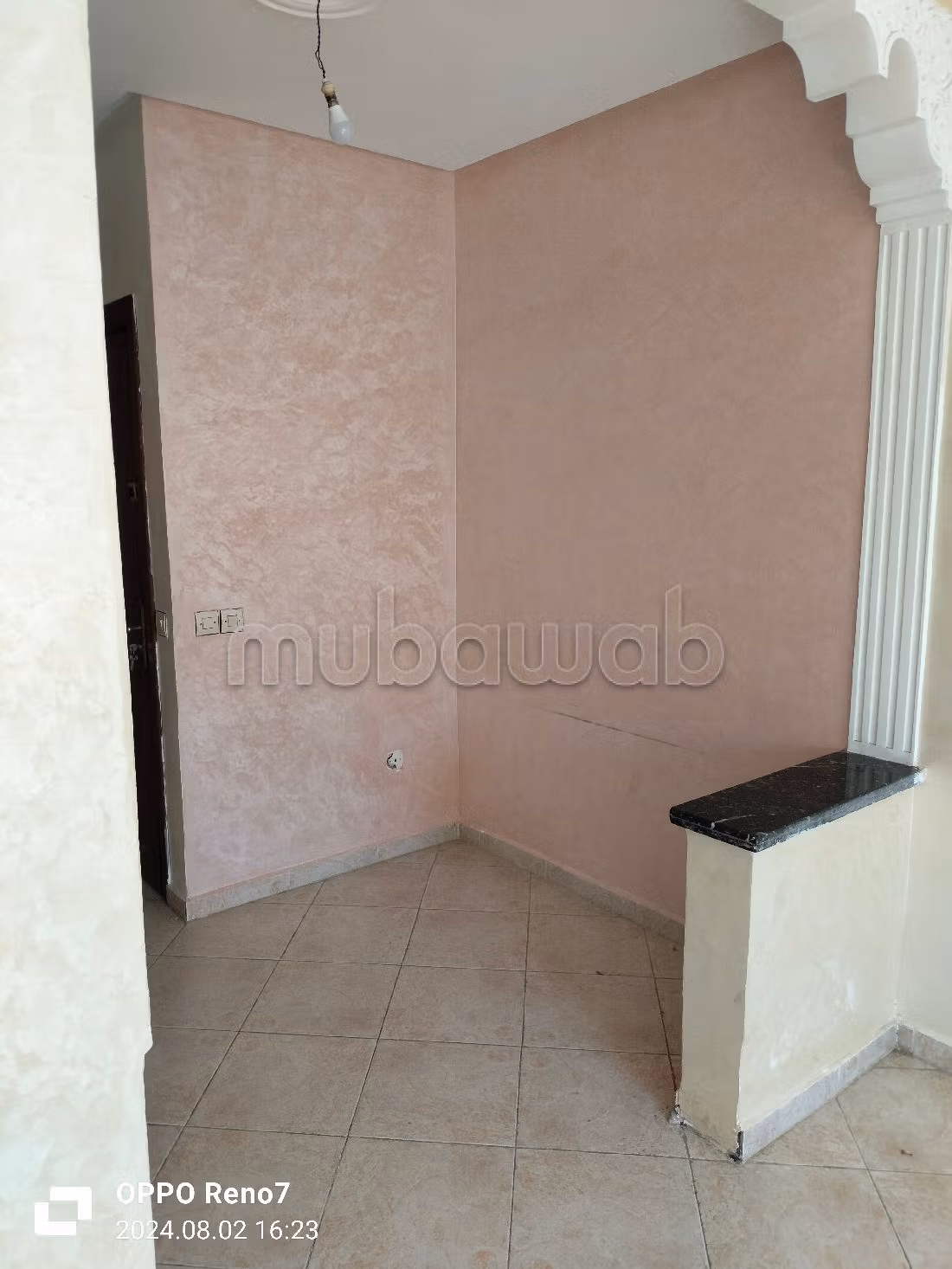 Appartement en vente à Bir Rami Est. Surface de 73 m². Résidence avec concierge