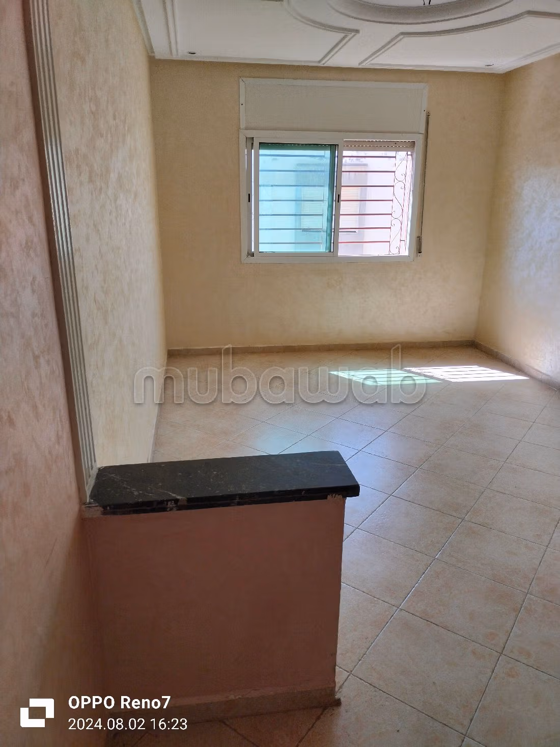 Appartement en vente à Bir Rami Est. Surface de 73 m². Résidence avec concierge