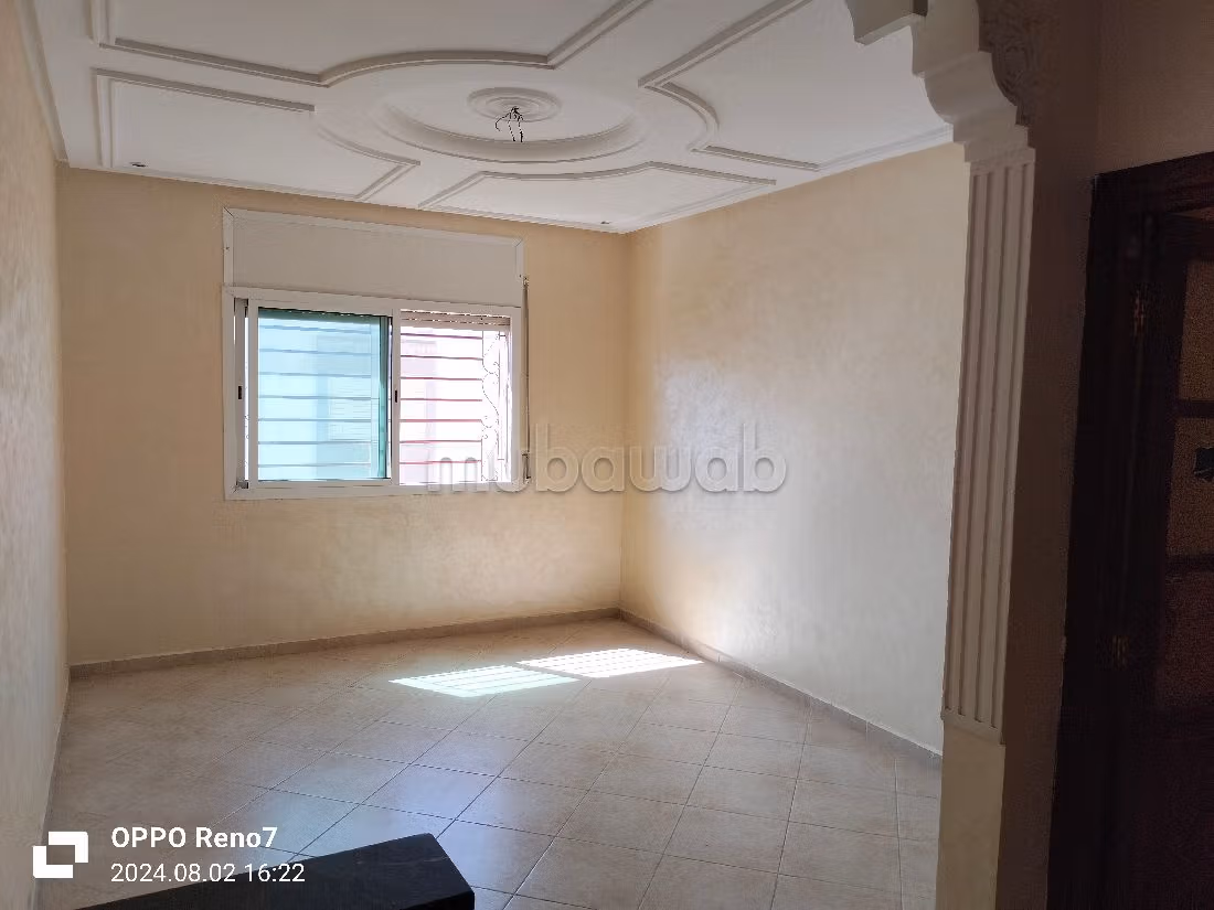 Appartement en vente à Bir Rami Est. Surface de 73 m². Résidence avec concierge