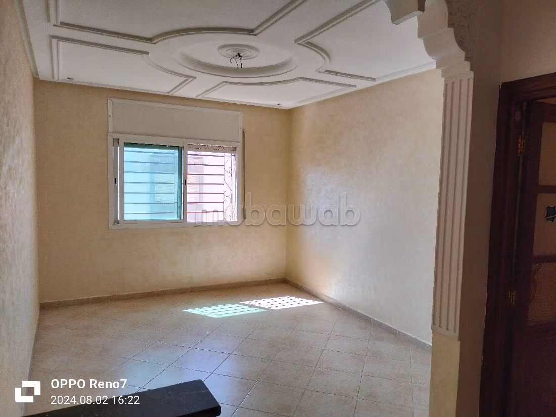 Appartement en vente à Bir Rami Est. Surface de 73 m². Résidence avec concierge
