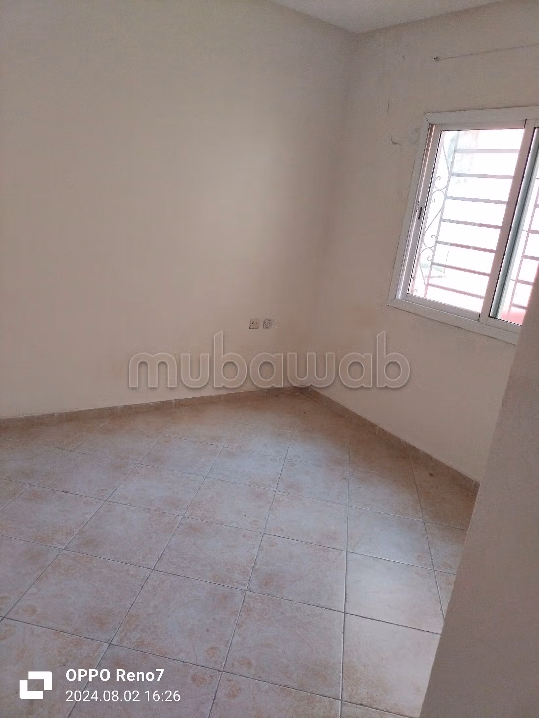 Appartement en vente à Bir Rami Est. Surface de 73 m². Résidence avec concierge