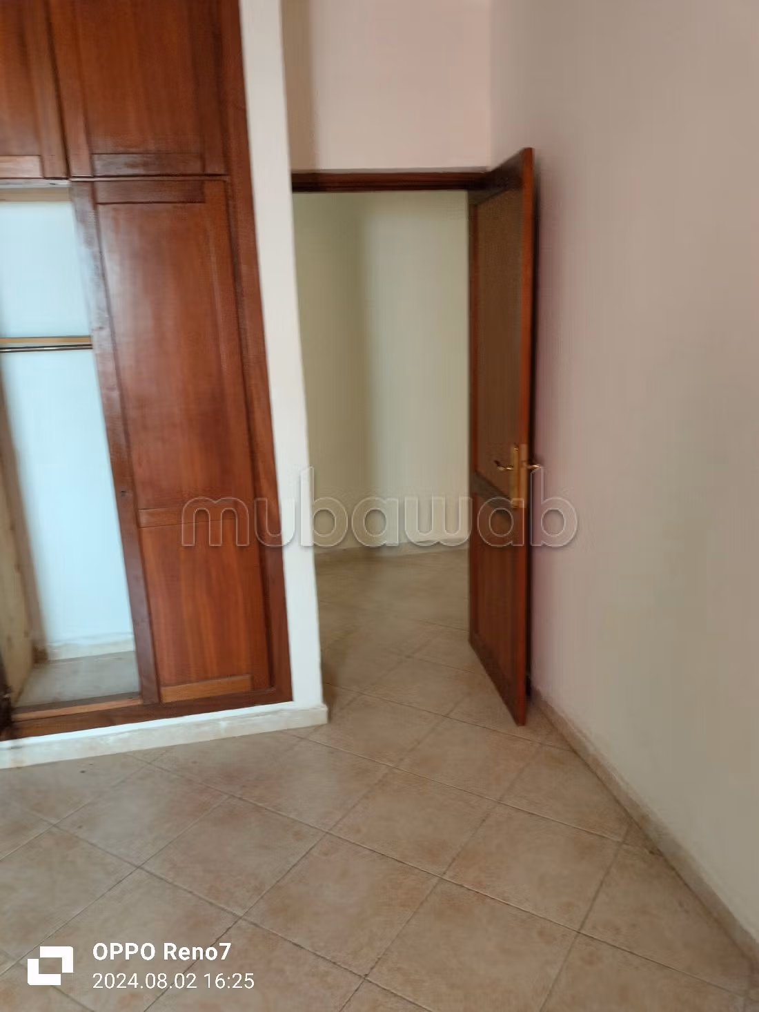 Appartement en vente à Bir Rami Est. Surface de 73 m². Résidence avec concierge