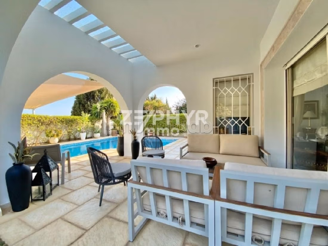 A vendre une Villa avec piscine à la Marsa