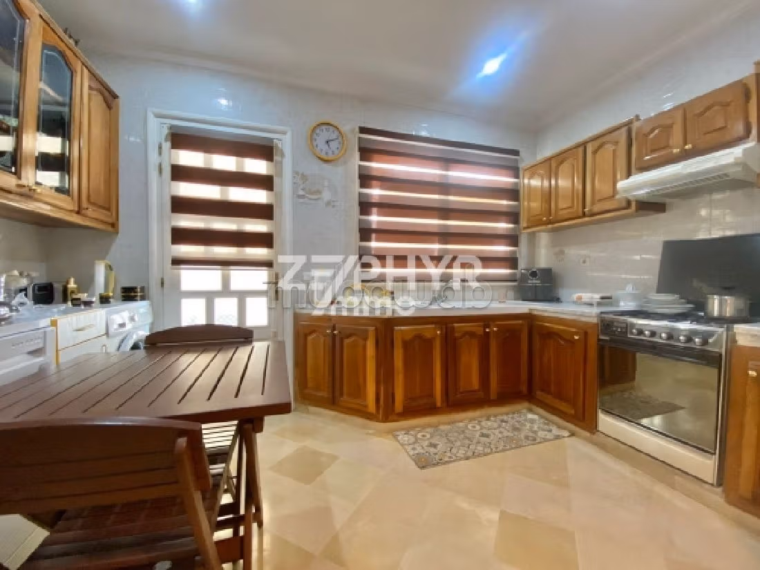 A vendre une Villa avec piscine à la Marsa
