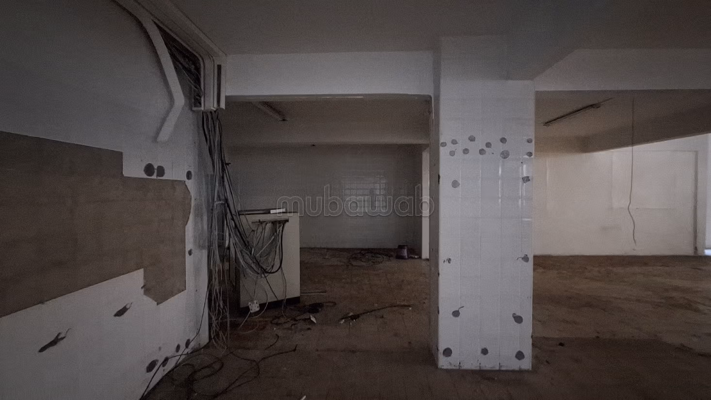 Offices & shops to rent in Les Hôpitaux. Total area 1100 m². 