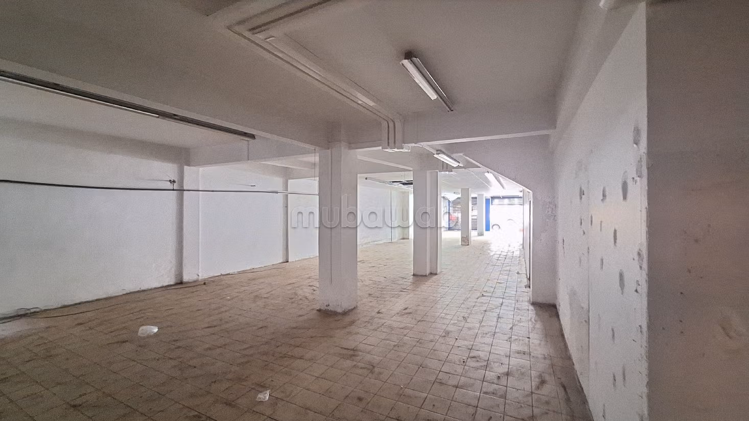 Offices & shops to rent in Les Hôpitaux. Total area 1100 m². 