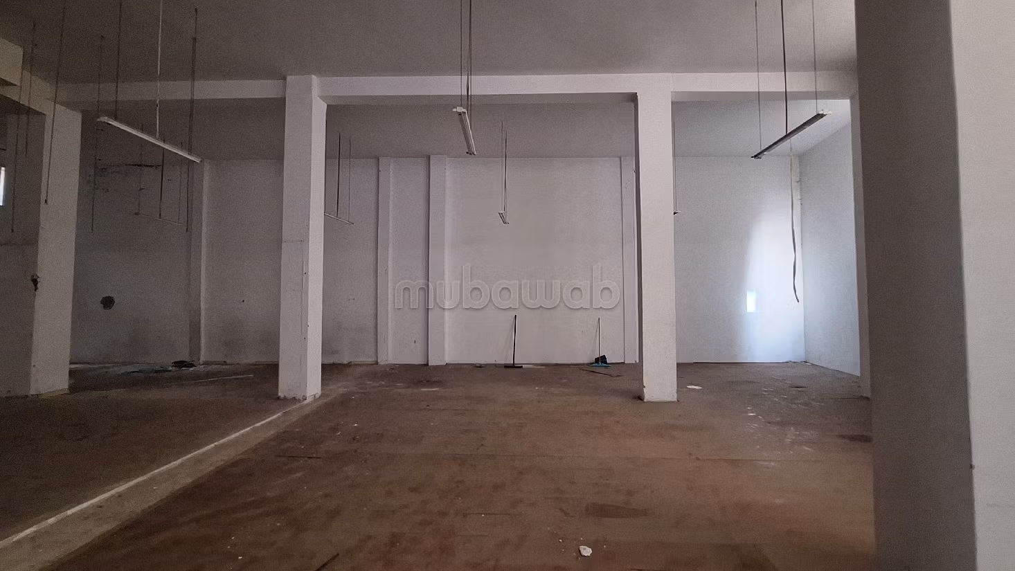 Offices & shops to rent in Les Hôpitaux. Total area 1100 m². 