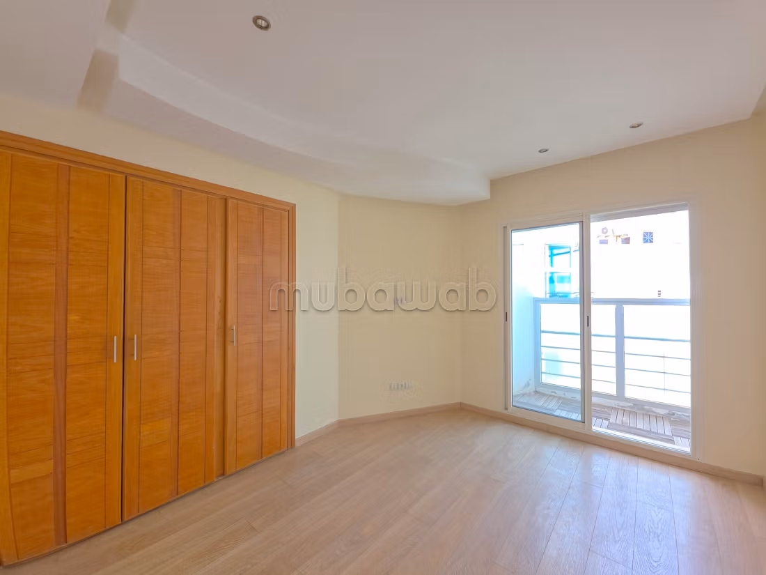 Triangle d'or, superbe appartement bien entretenu