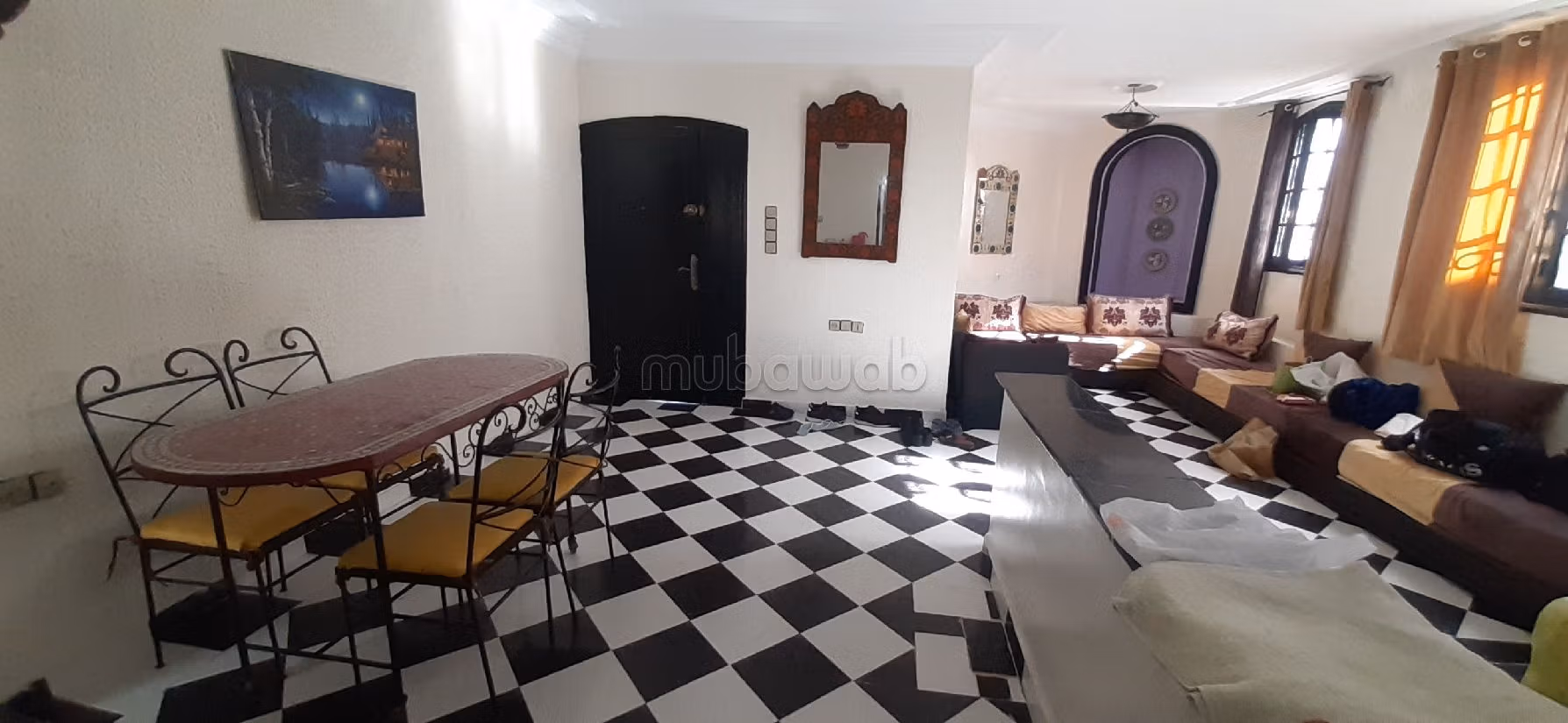 فيلا جميلة للبيع ب السعادة. المساحة الكلية 300 م². مفروشة