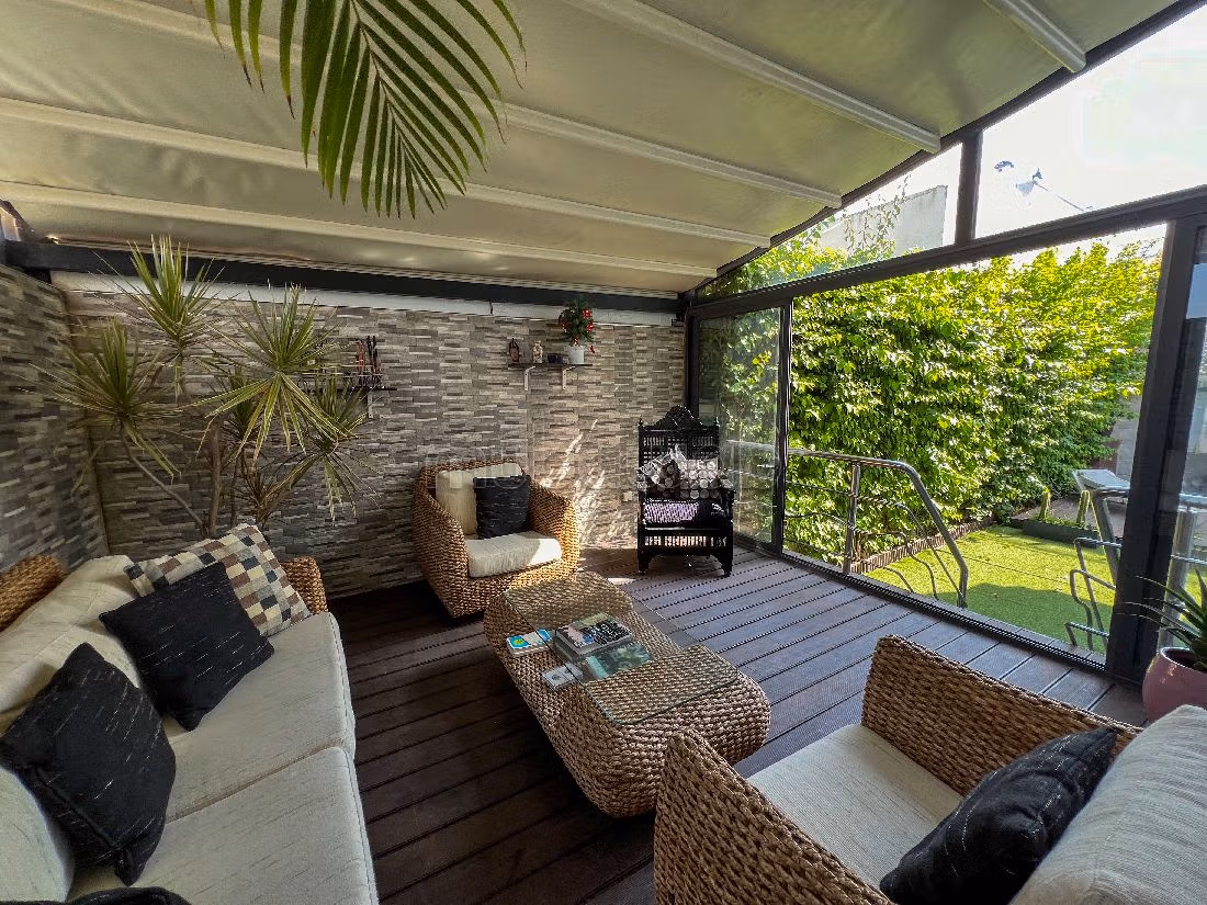 Beautiful villa for rent in Monica. Surface area 500 m². Well decorated. 