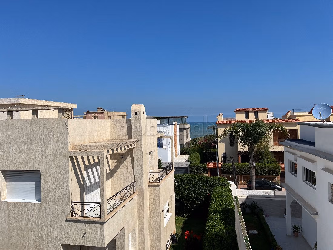 Beautiful villa for rent in Monica. Surface area 500 m². Well decorated. 