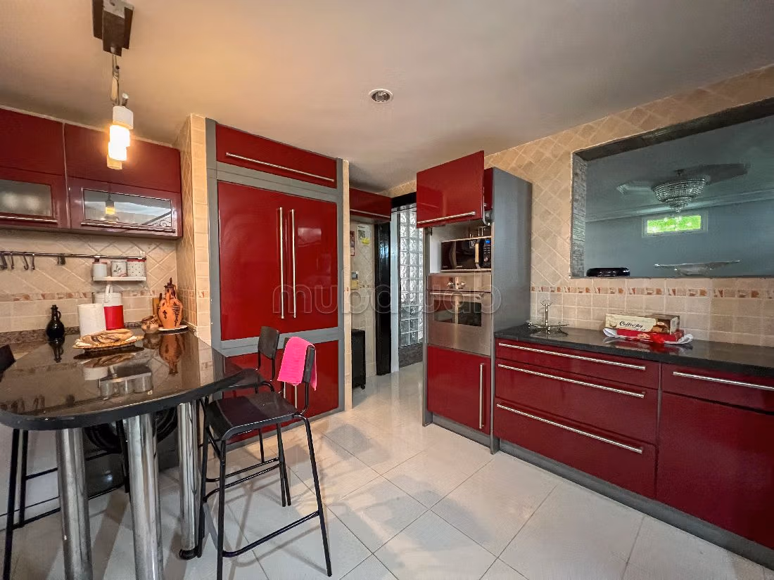 Beautiful villa for rent in Monica. Surface area 500 m². Well decorated. 