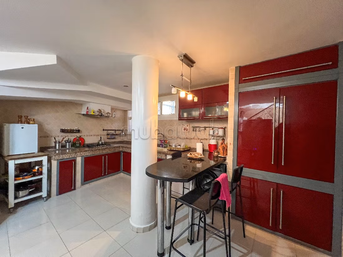 Beautiful villa for rent in Monica. Surface area 500 m². Well decorated. 