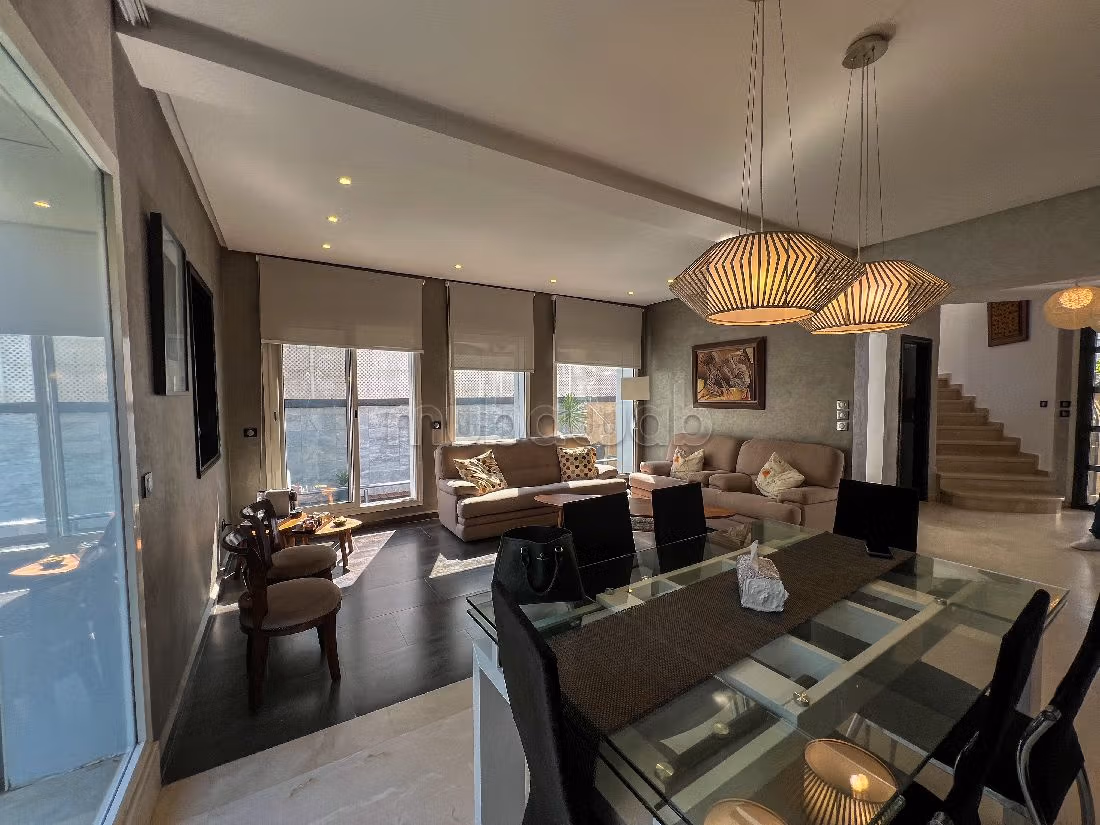 Beautiful villa for rent in Monica. Surface area 500 m². Well decorated. 