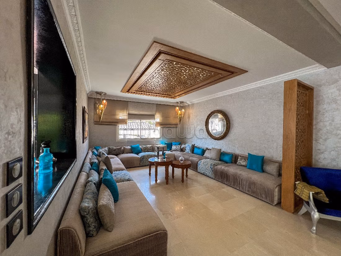 Beautiful villa for rent in Monica. Surface area 500 m². Well decorated. 