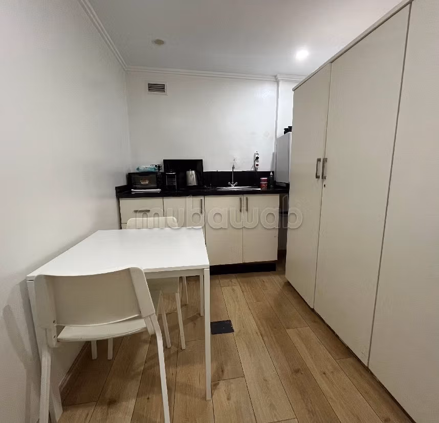 مكاتب ومحلات للبيع بحي كاليفورنيا. المساحة الكلية 100 م². التدفئة. 